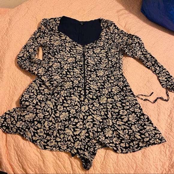 Lucca Floral Romper from Urban Outfitters - Picture 3 of 6